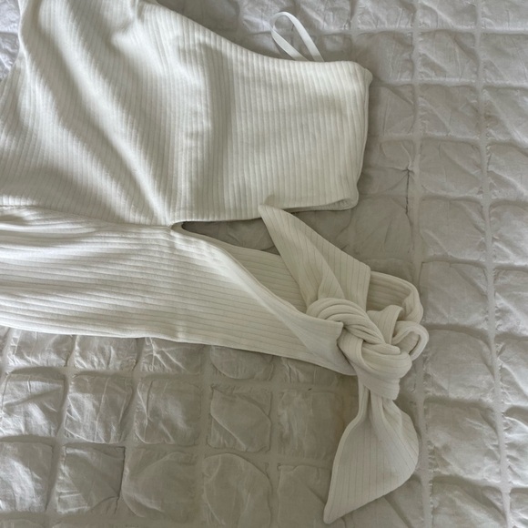 Lovers + Friends White Asymmetrical Tie Front Crop Top - Picture 3 of 6